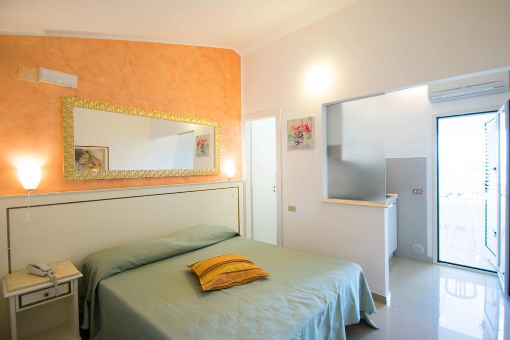 Hotel Resort Rocca Di Vadaro Capo Vaticano Quarto foto