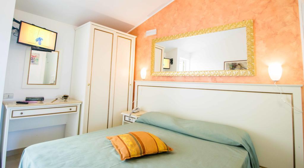 Hotel Resort Rocca Di Vadaro Capo Vaticano Quarto foto