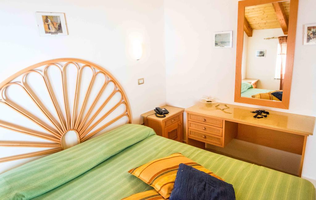 Hotel Resort Rocca Di Vadaro Capo Vaticano Quarto foto