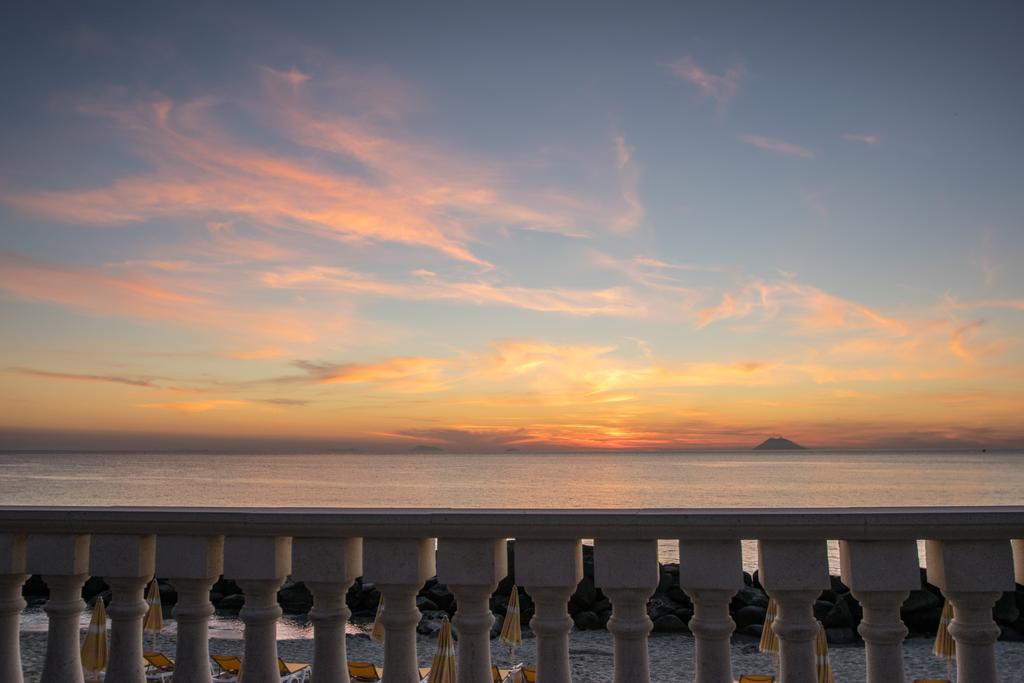 Hotel Resort Rocca Di Vadaro Capo Vaticano Exterior foto