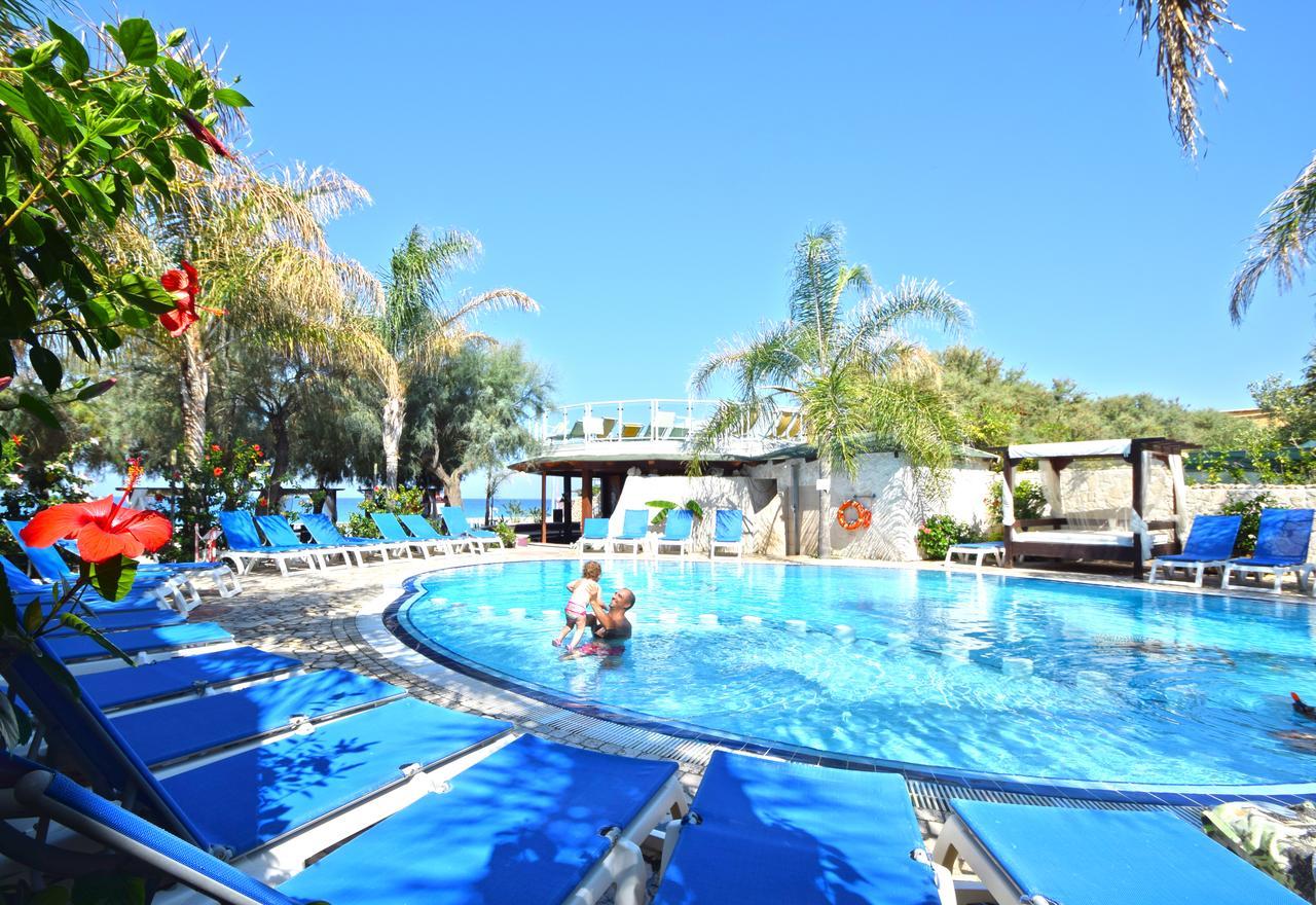 Hotel Resort Rocca Di Vadaro Capo Vaticano Exterior foto